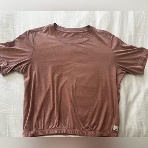 Vuori Balance Tee in Burnt Heather Clay Size S